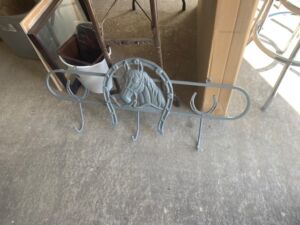 Horseshoe_hanger_5_2021