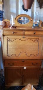 secretary_desk_5_2022