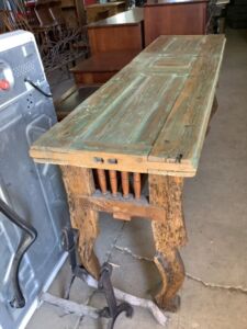 Handcrafted_table