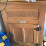 Antique_icebox_2023