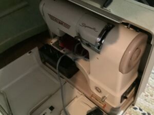 Sewing_machine_2023