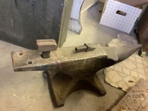 Large_anvil_23