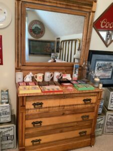 Antique_3drawer_dresser_23