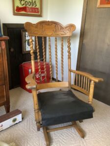 Rocking_chair_2023