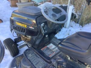 Riding_lawnmower_12_24