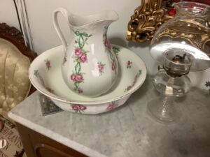 Antique_pitcher3_25