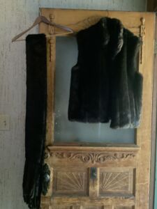 Fur_vest_scarf_24
