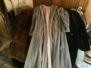 Long_fur_coats_24