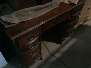 Vintage_desk_1_25