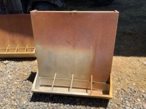 Pig_feeder_6_25
