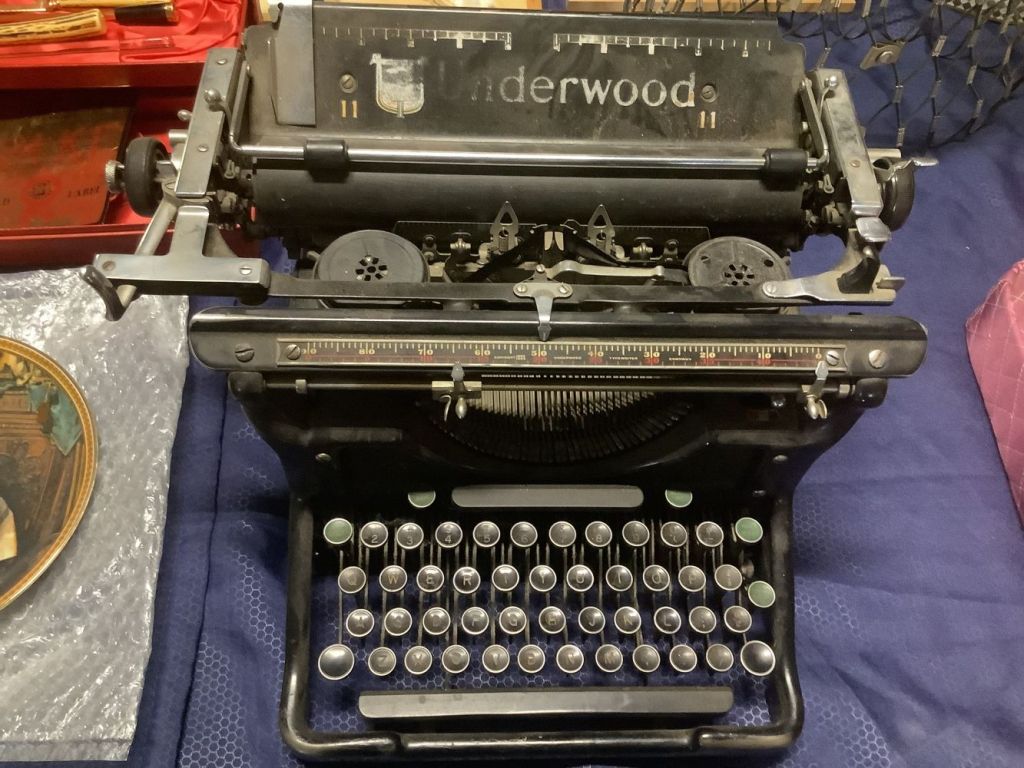 Underwood_typewriter_4_26