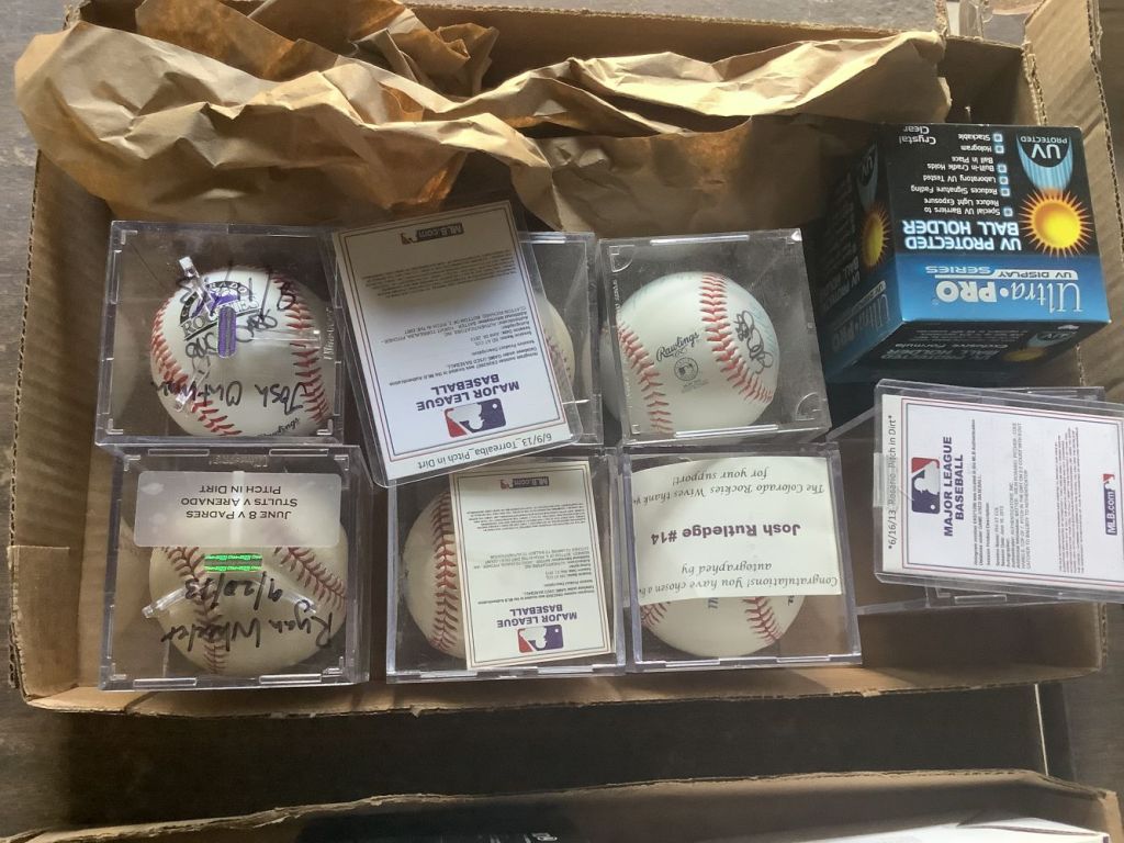 Signed_baseballs_4_26