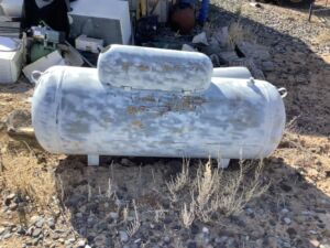 Propane_tanks_4_25