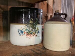 American_eale_crock_8_25