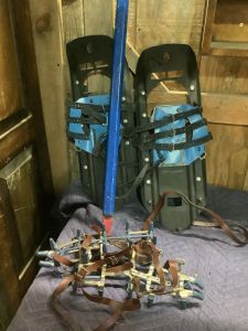 Ice_climbing_gear_25