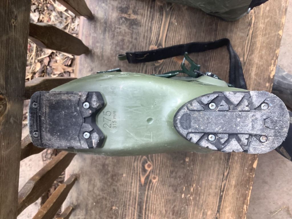 Green_snowboots_1_26