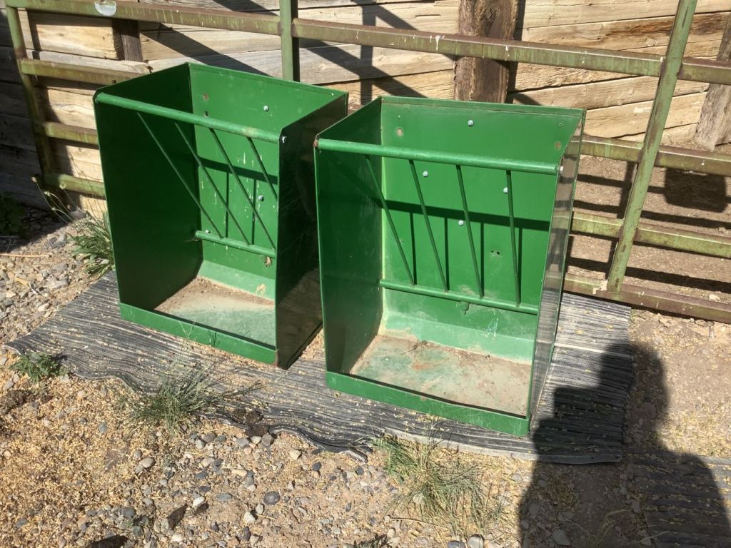 Horse_feeders_7_26