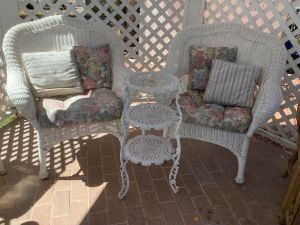 White_wicker_chairs_9_26
