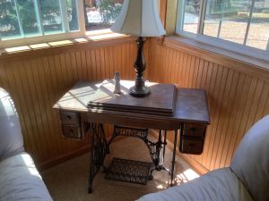 Antique_sewing_machine_9_26
